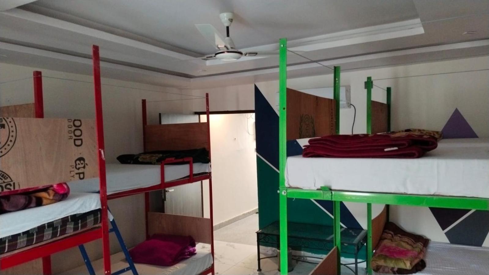 Bonfire Hostels Ришикеш Экстерьер фото