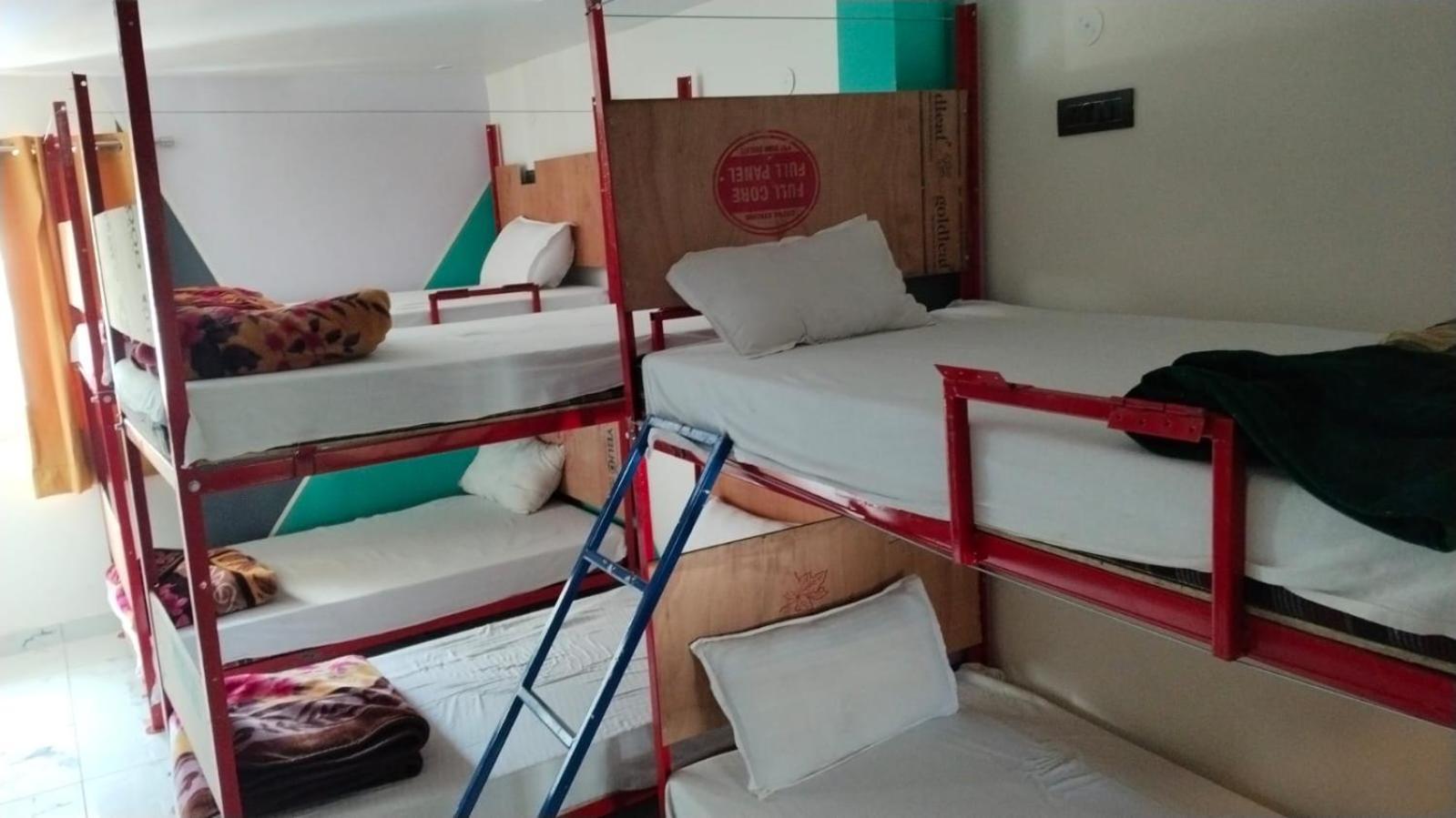 Bonfire Hostels Ришикеш Экстерьер фото